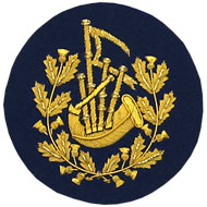 Hand Embroidered gold wire on navy blue cloth wreathed bagpipes Pipe Major insignia badge