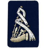 Embroidered silver wire on navy blue cloth bagpipes insignia badge